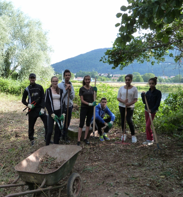 Chantier éducatif à la mare pédagogique de Remiremont - 2015