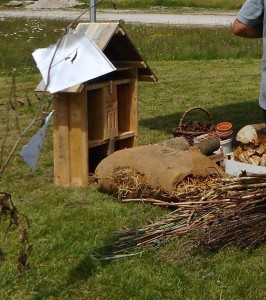 Au festival Jardi'Nature à Gugnécourt le 10 et 11 juin 2017, Oiseaux Nature a proposé la construction d'hôtels à insectes.