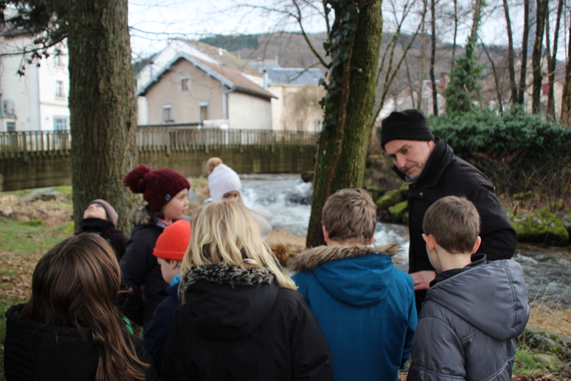 Fabrication de nichoirs par les enfants du Val dAjol